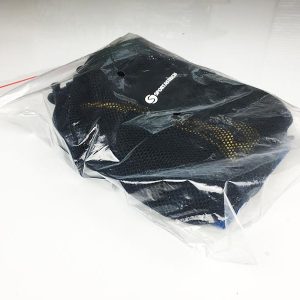 Der Schlingentrainer wird in einem Plastik-Beutel geliefert