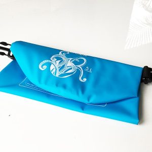 Dry Bag Test - wasserdichter Packsack DoYourOutdoor 5 Liter blau zusmmengeklappt