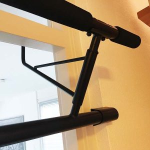 Klimmzugstange Test Sportastisch Klimmzugstange Extreme Chin Up seitliche Ansicht beim Training