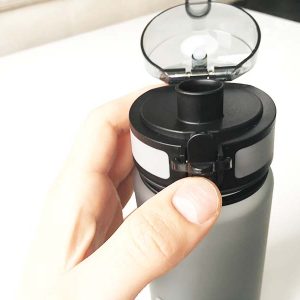 Trinkflaschen Test Sportastisch Trinkflasche Happy Fresh Deckel Hand